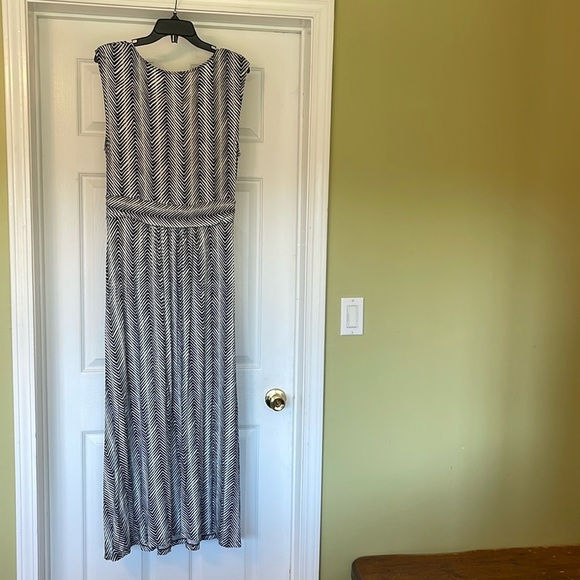 Talbots -  Navy & White Zig Zag Pattern Maxi Dress - Size L - Picture 2 of 5